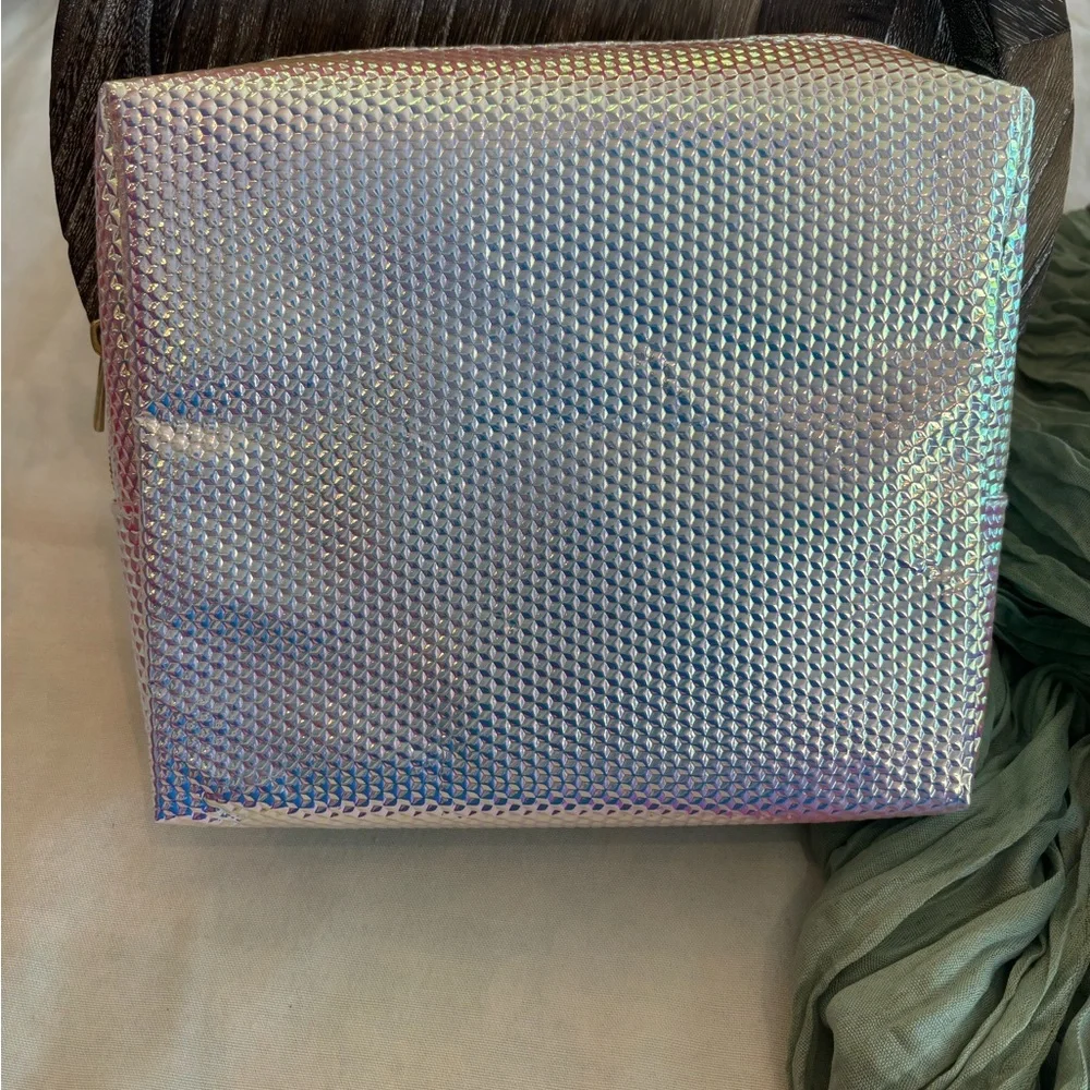 Fresh Face Holographic Pink Make Up Bag & Makeup Remover Towels